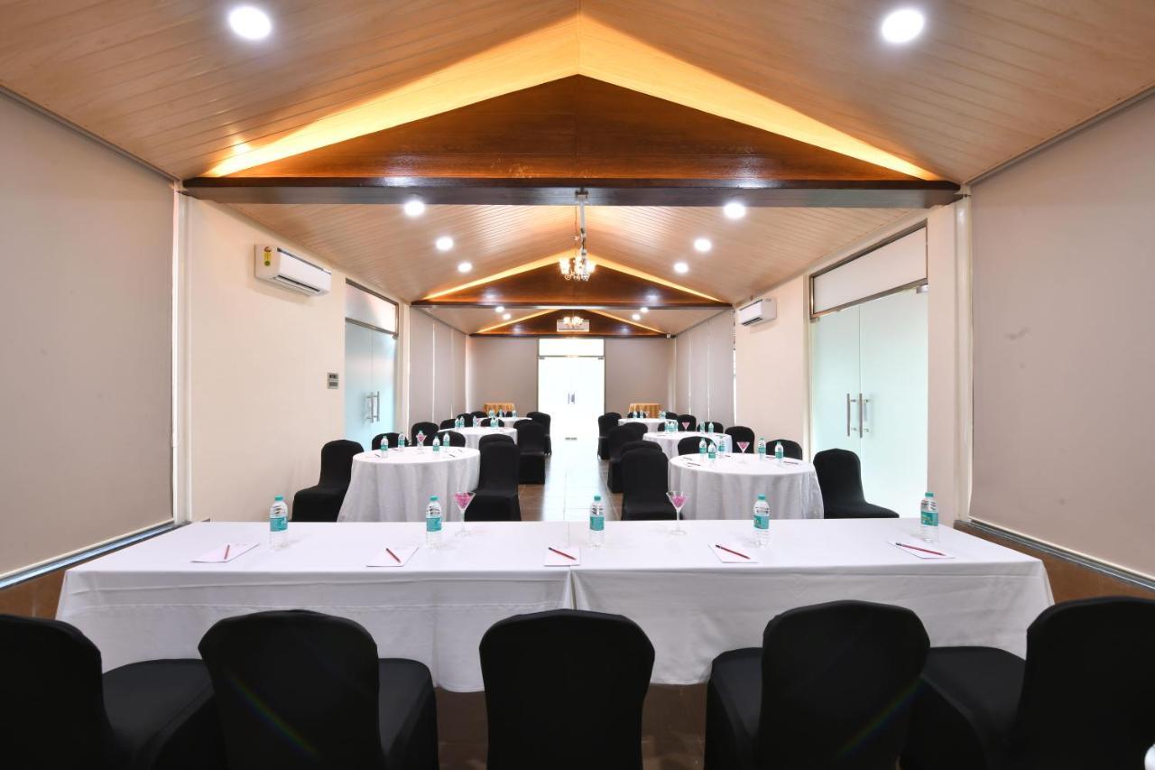 Arova Woods Zinc Journey By The Fern, Lonavala Otel Dış mekan fotoğraf