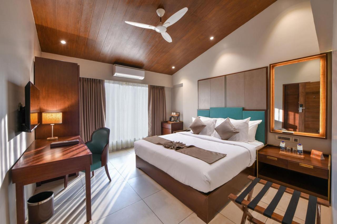 Arova Woods Zinc Journey By The Fern, Lonavala Otel Dış mekan fotoğraf